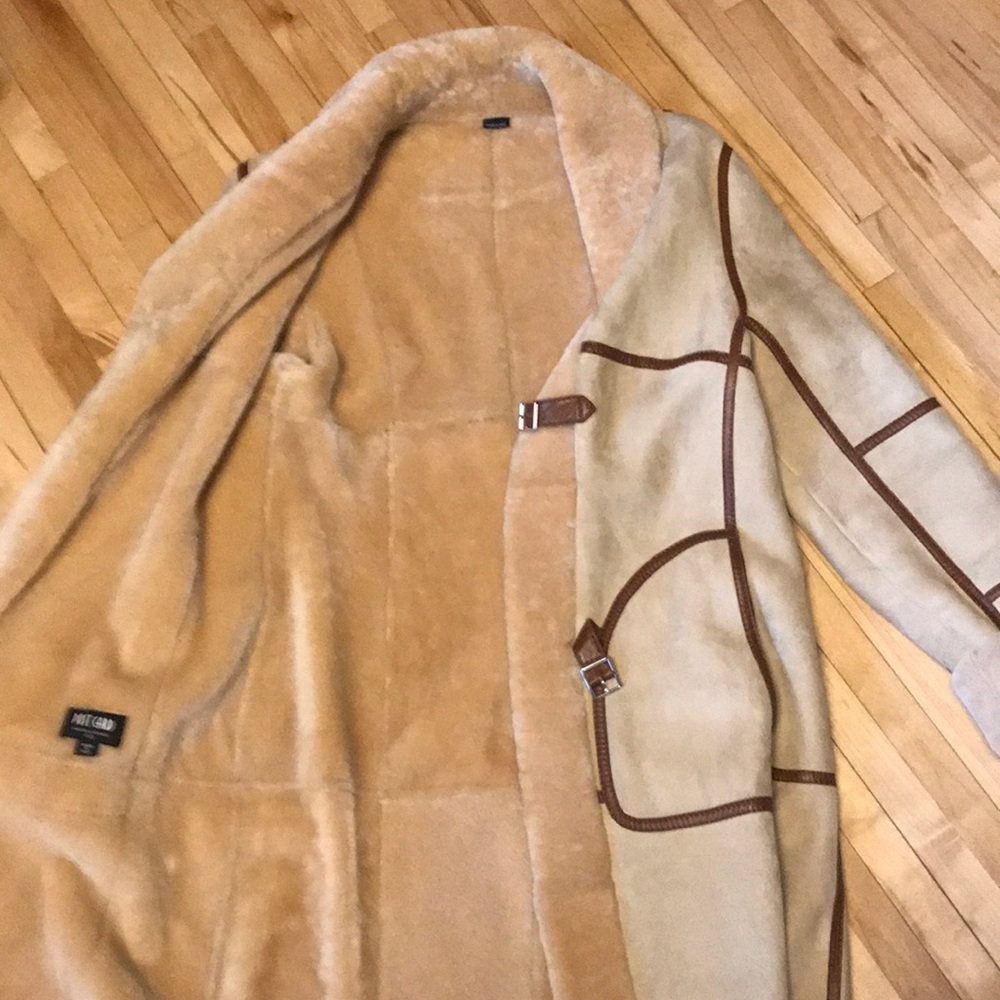 Luxurious Italian Sheepskin Fur Coat - Picture 7 of 9